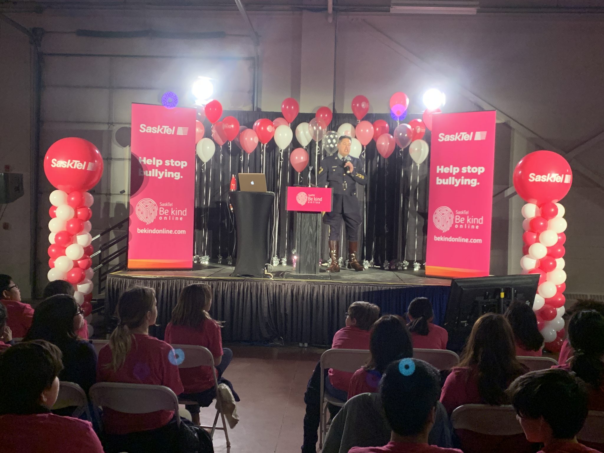 Pink & White Game ‹ Be Kind Online